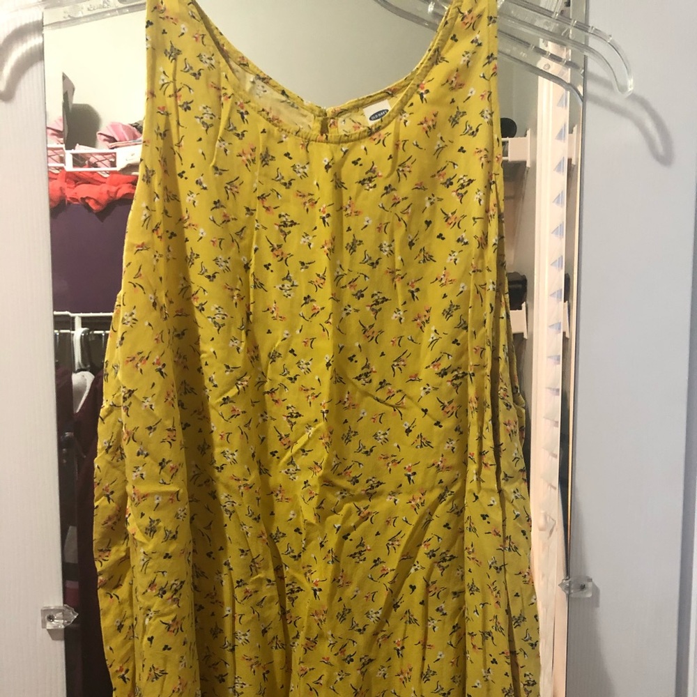 Sleeveless shirt